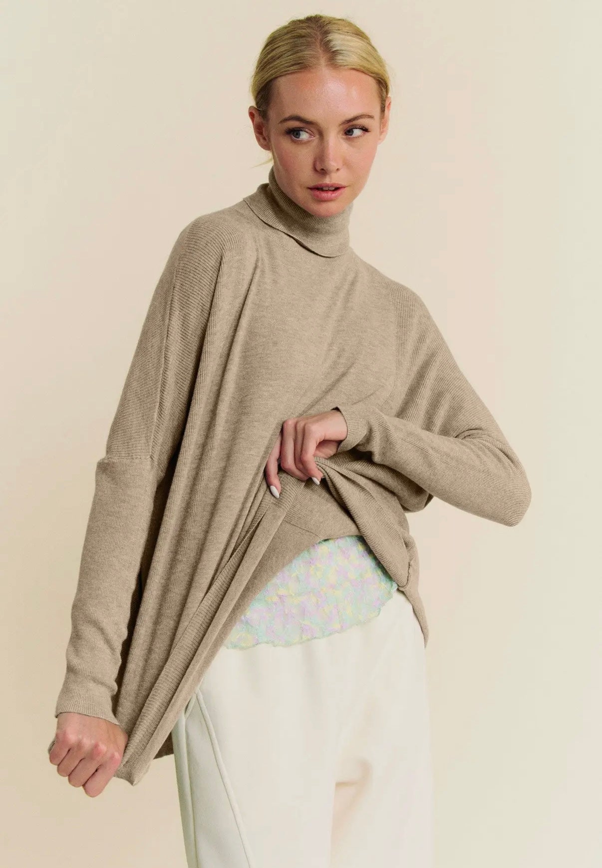 Sandy Loose Fit Turtle Neck