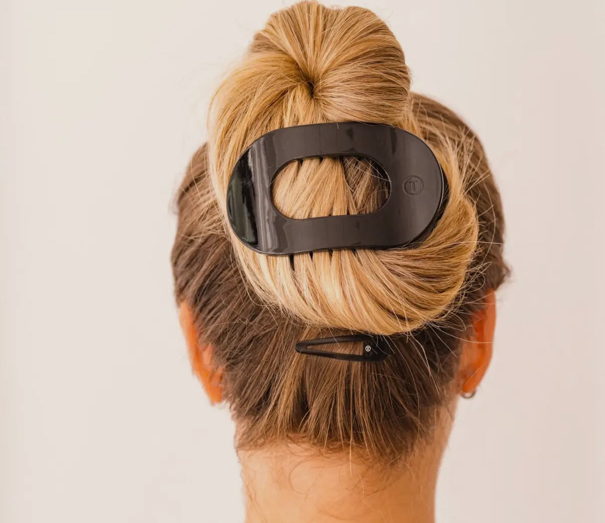 Black Round Flat Clip | LARGE