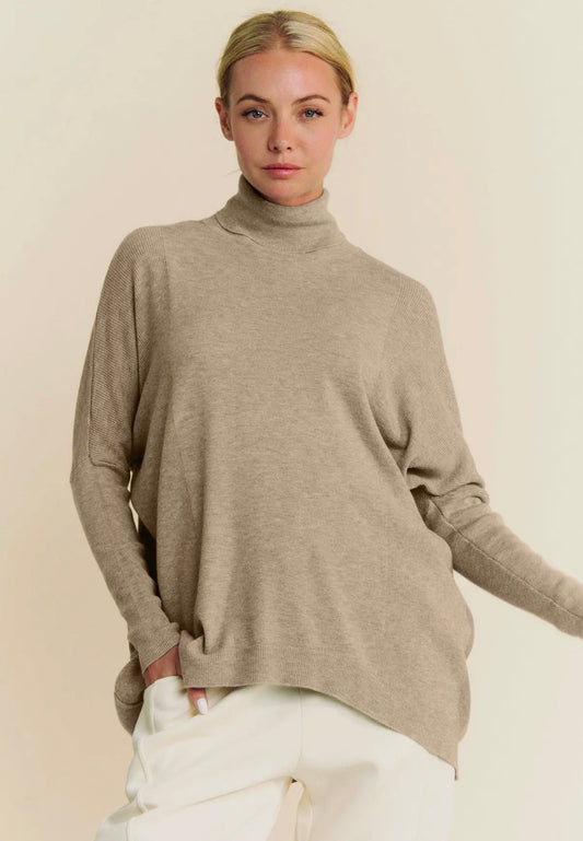 Sandy Loose Fit Turtle Neck