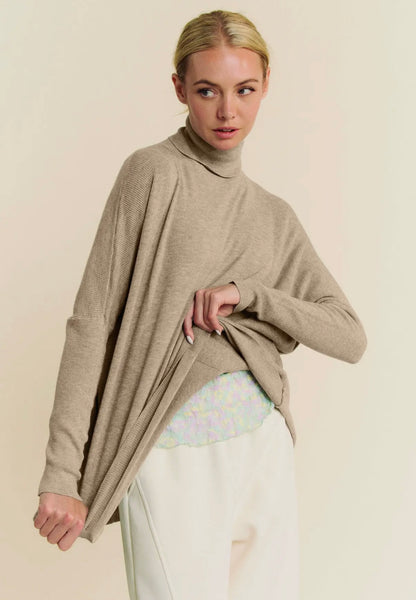 Sandy Loose Fit Turtle Neck